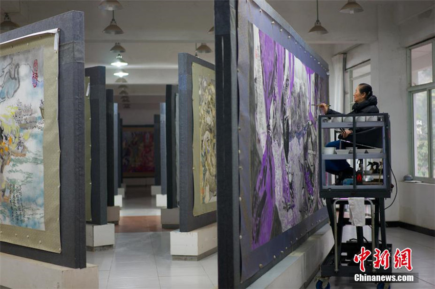 77-j?hrige Frau zeichnet Chinas Geschichte