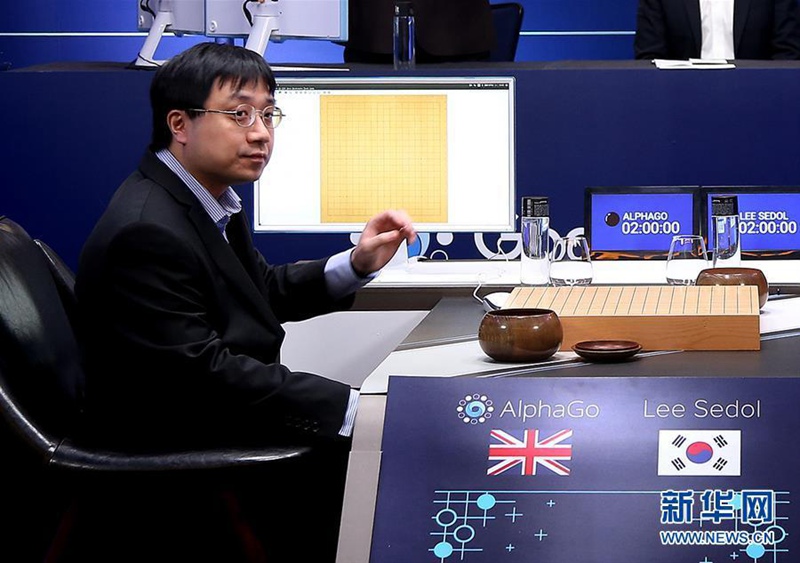 Zweite Runde des Kampfs Mensch gegen Maschine