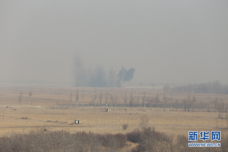 Bomben gegen das Eis auf dem Gelben Fluss