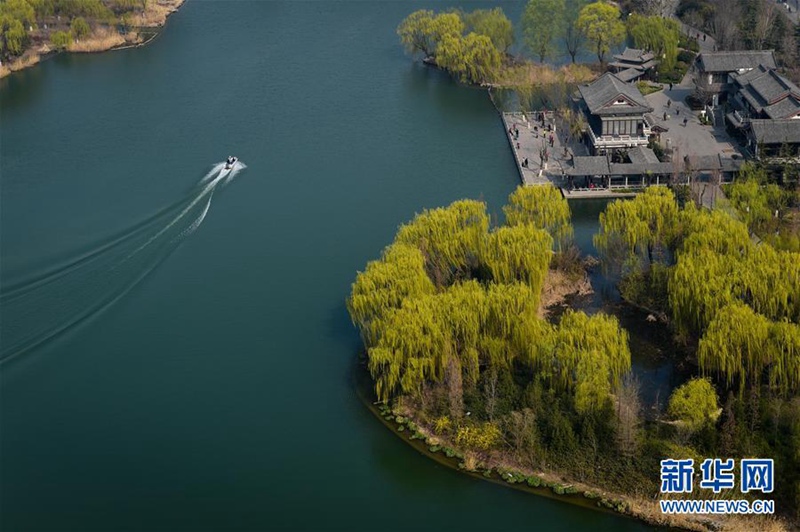 Frühlingserwachen am Daming-See 