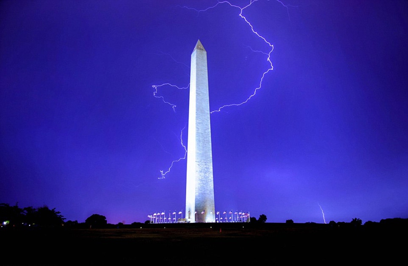 Blitze ?attackieren“ die Welt