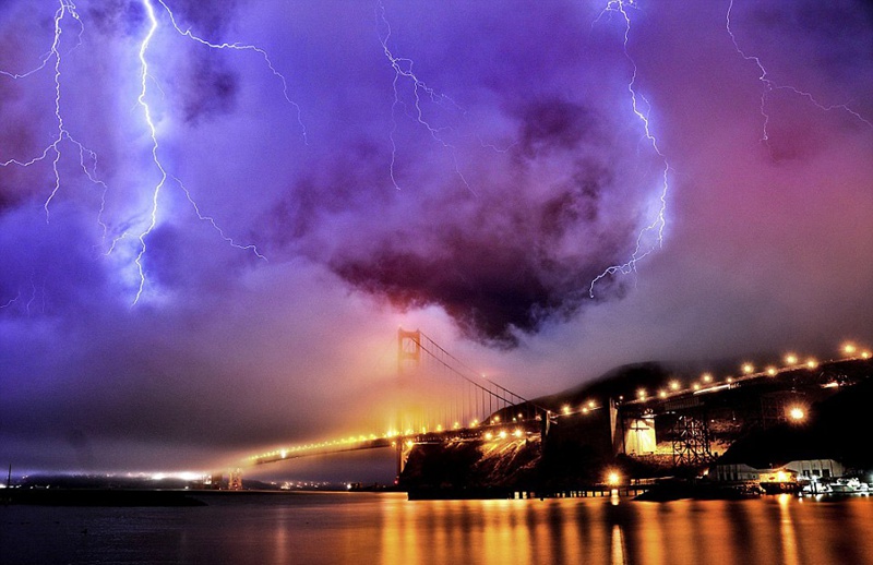 Blitze ?attackieren“ die Welt