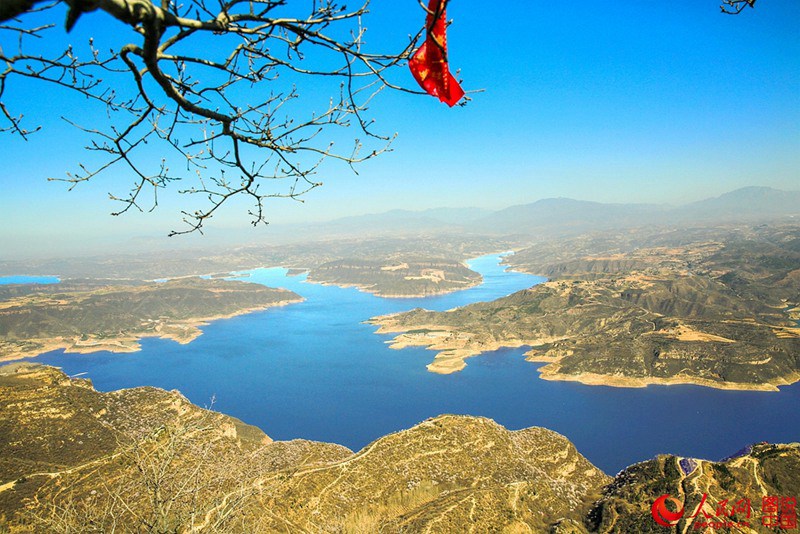Frühlings-Pfirsichblüten im Jingzixian-Gebirge