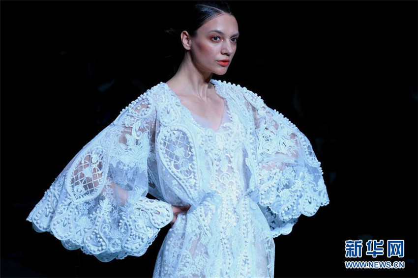 Chinesische Designerin pr?sentiert traumhafte Brautkleider