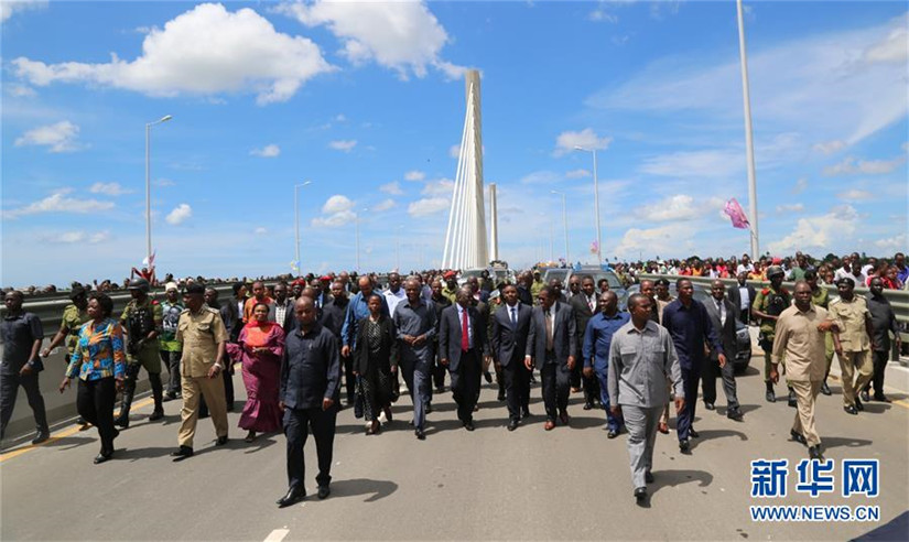 Von China gebaute gr??te Schr?gseilbrücke in Ostafrika in Betrieb genommen