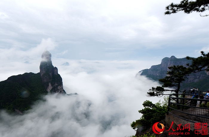 Wundersch?ne Landschaft nach dem Regenfall in Zhejiang