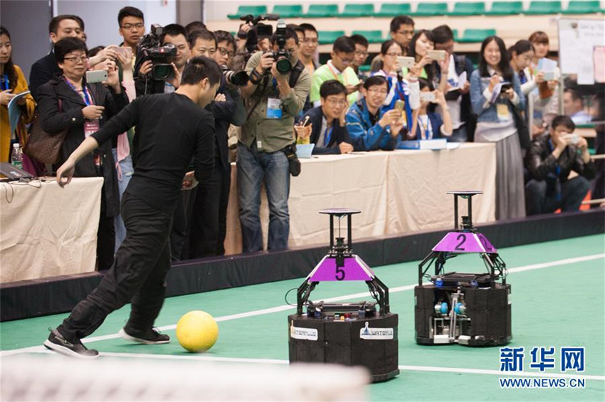 Fu?ballweltmeisterschaft der Roboter in Anhui