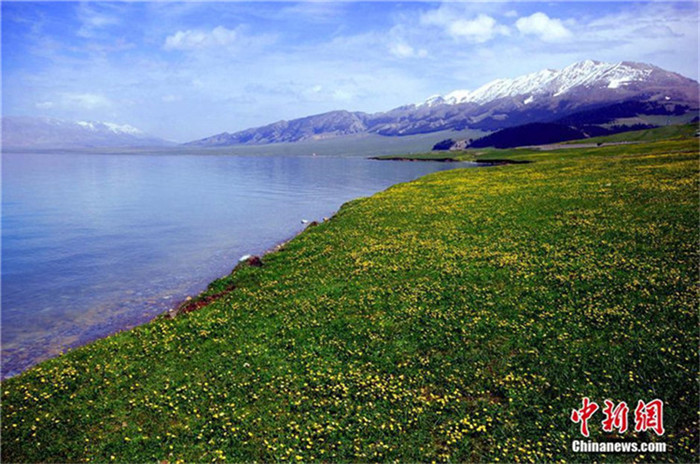Der Frühling am Sayram-See in Xinjiang
