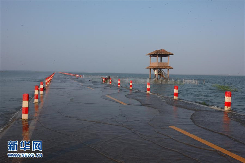 Starker Regen in Südchina führt zu überschwemmten Fahrbahnen