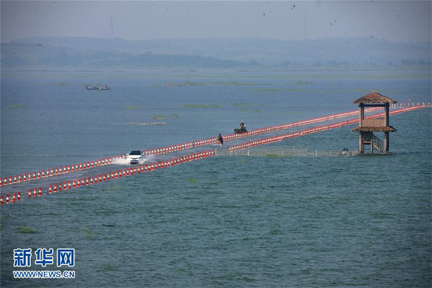 Starker Regen in Südchina führt zu überschwemmten Fahrbahnen