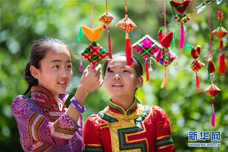 Bunte Zongzi zur Feier des Drachenbootfestes