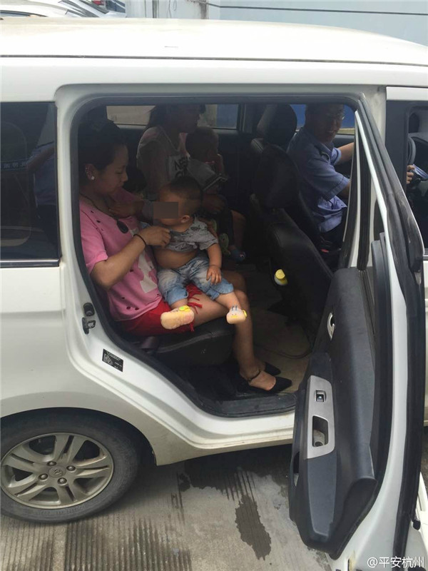 Drei kleine Ausrei?er auf Streifzug durch die Stadt