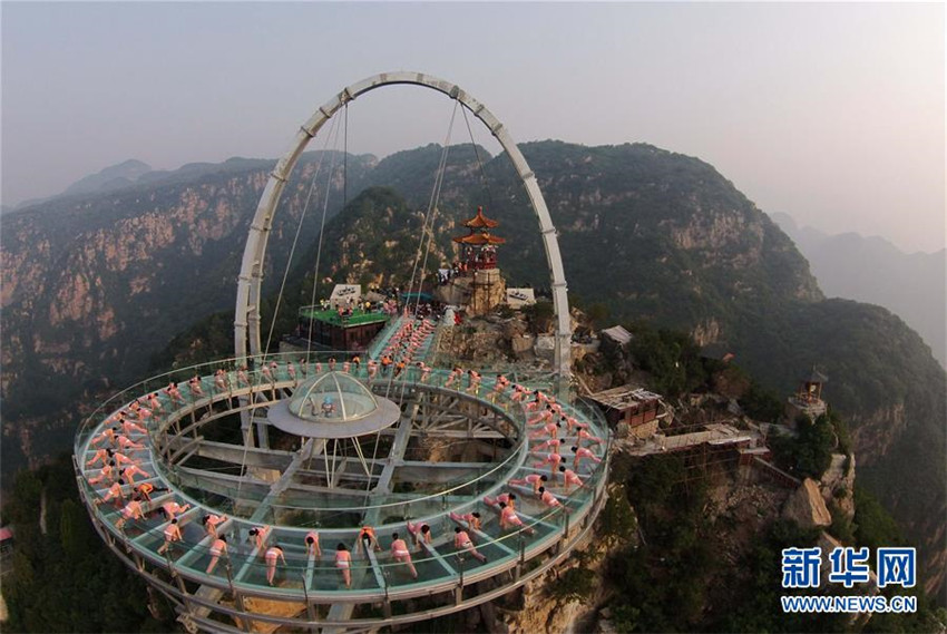 Weltyogatag: Yoga in 700 Meter H?he