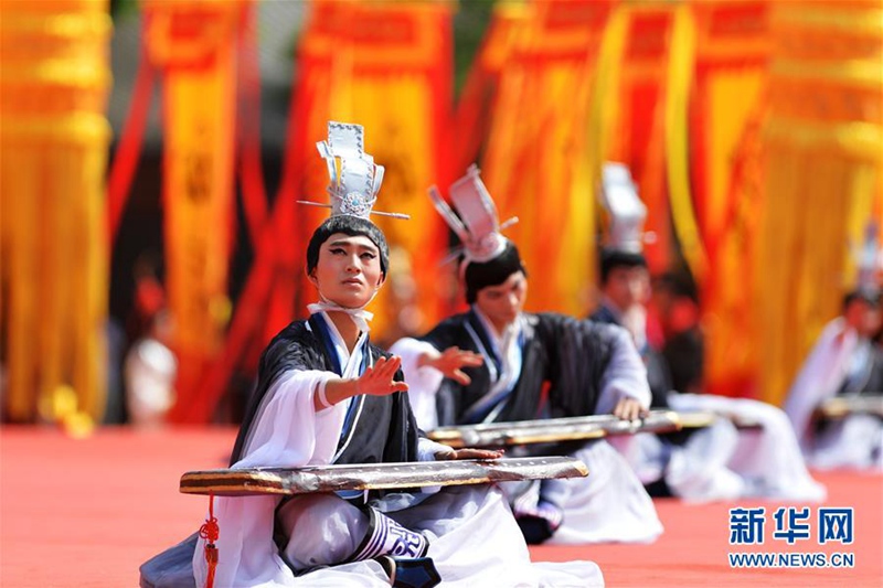 Spektakul?re Opferzeremonie in Tianshui