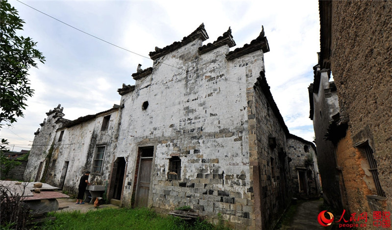 Tausendj?hriges Dorf vereint Konfuzianismus und Kommerz