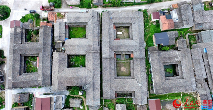 Tausendj?hriges Dorf vereint Konfuzianismus und Kommerz