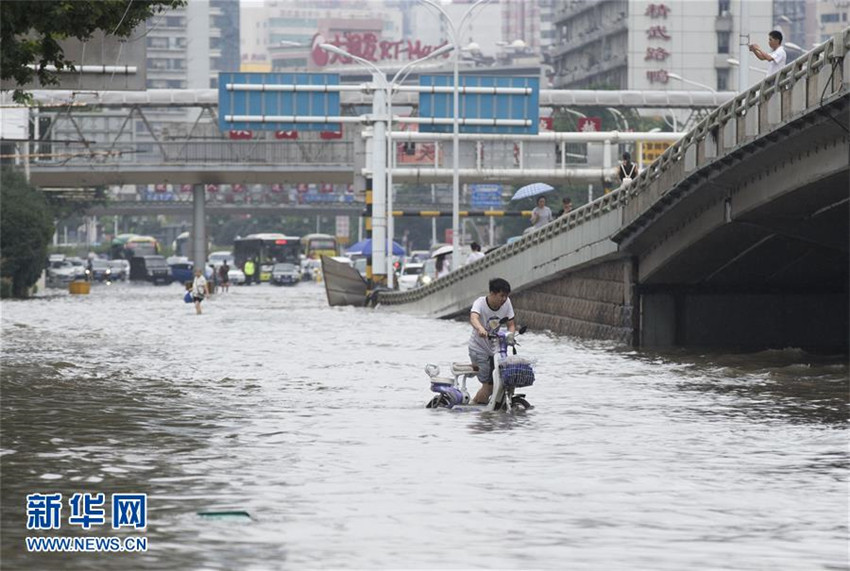 Yangtse-Stadt Wuhan steht nach Regenf?llen unter Wasser