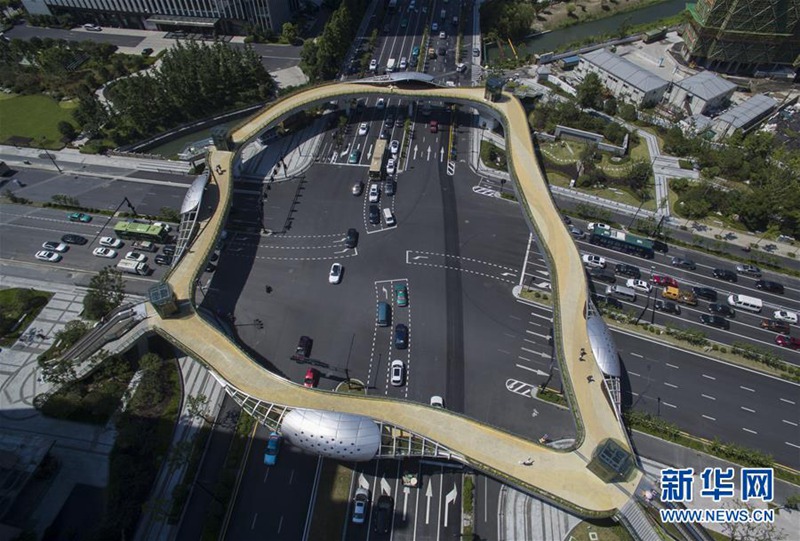 Erste ?kologische Fu?g?ngerüberführung in Hangzhou