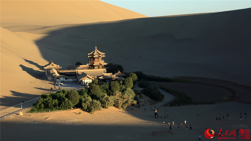 Geheimnisvoller Mondsichelsee in Dunhuang