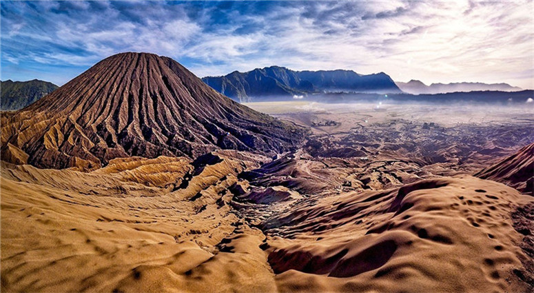 Ausbruch des Vulkans Bromo auf Java