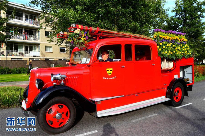 Festzug der Blumenwagen