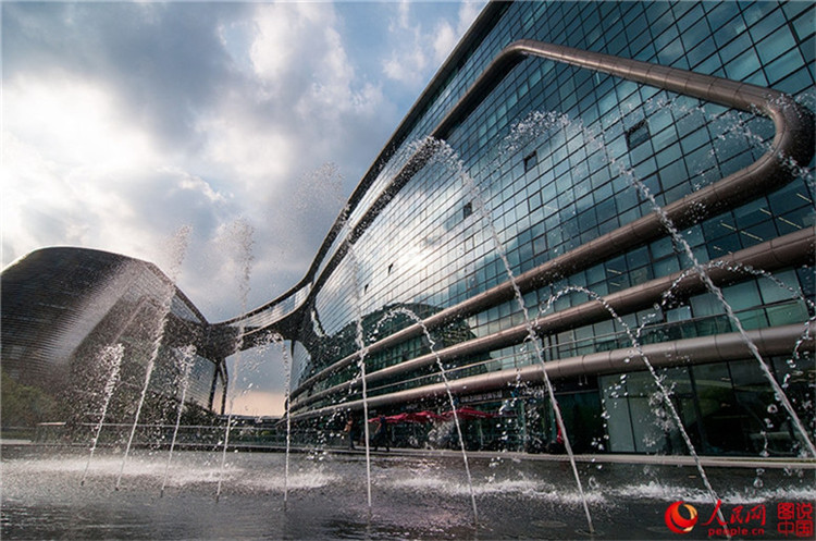 Fantastisches Geb?ude mit surrealer Pr?gung in Shanghai