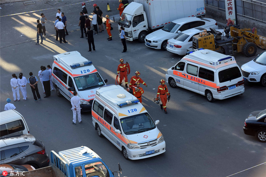 Fu?g?ngerbrücke in Beijing zusammengebrochen