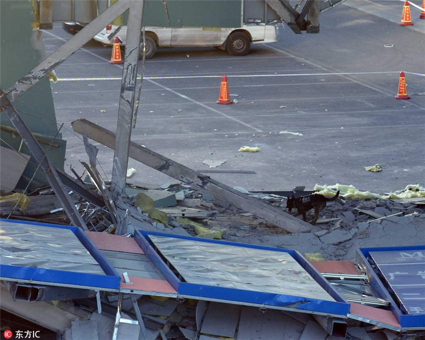 Fu?g?ngerbrücke in Beijing zusammengebrochen