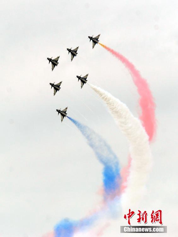 Kunstflugstaffel ?1. August“ zeigt in Changchun ihr K?nnen