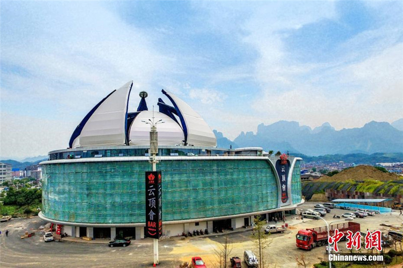 Erste Blüte der gr??ten Kuppel der Welt