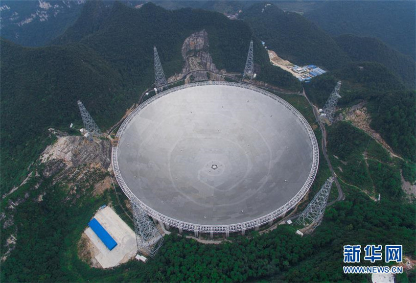 Fertigstellung des weltgr??ten Radioteleskops mit Einzelantenne in China