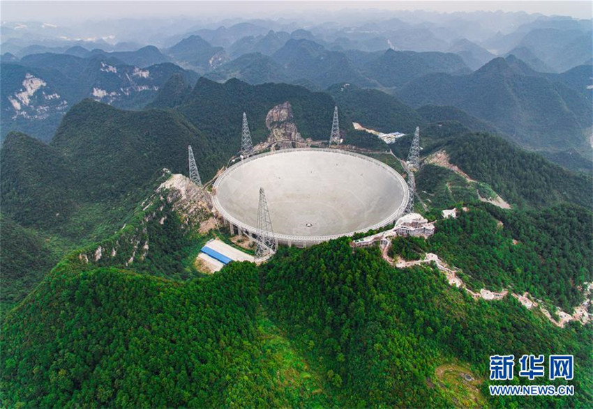 Fertigstellung des weltgr??ten Radioteleskops mit Einzelantenne in China