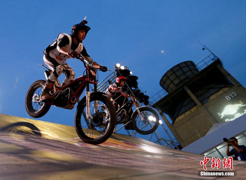 Erster Motorrad-Trial-Wettbewerb in Beijing
