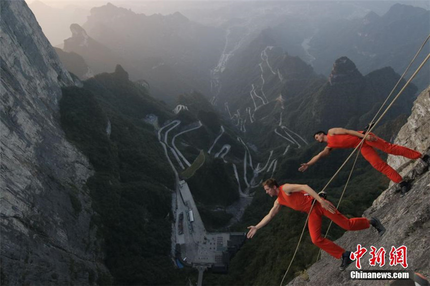 Zhangjiajie: Tanz über dem Abgrund