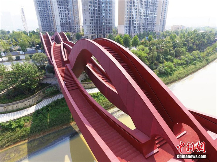 Vom anderen Ufer: Fu?g?ngerbrücke in Changsha ist richtig sexy