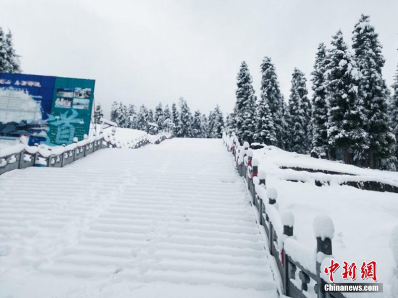 Erster Schneefall 2016 in Xinjiang