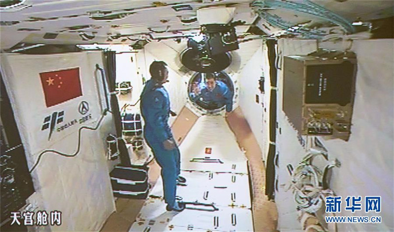 Himmlische Grü?e – Astronauten an Bord des Raumlabors Tiangong-2