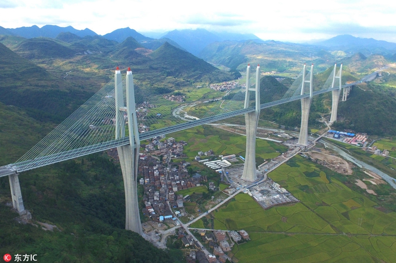 Brücke mit gr??ter Pylonenspannweite der Welt in Hunan fertiggestellt
