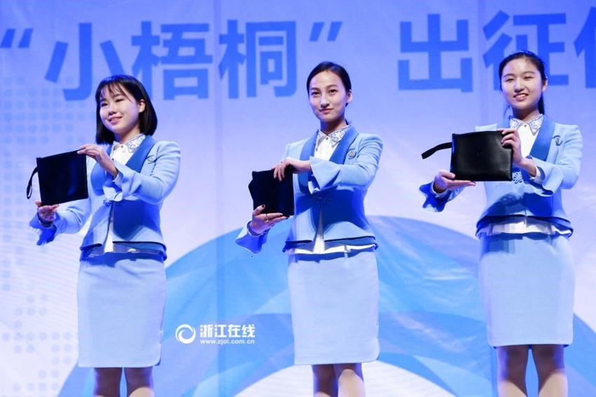 Freiwillige bereiten sich für die Weltinternetkonferenz vor