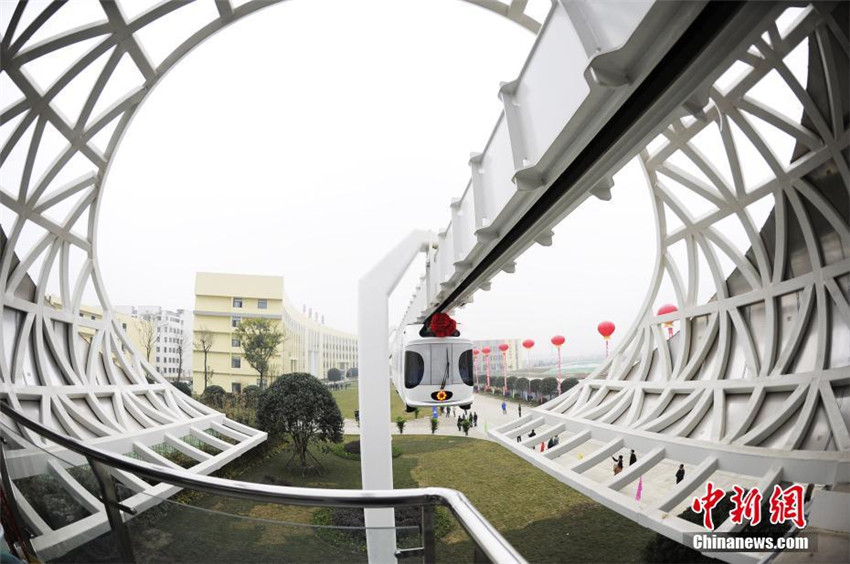 Weltweit erste umweltfreundliche H?ngebahn in Chengdu getestet