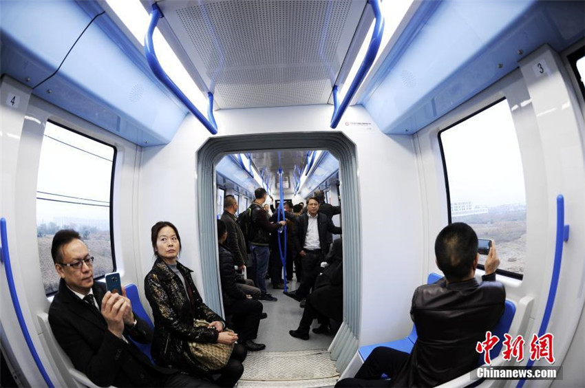 Weltweit erste umweltfreundliche H?ngebahn in Chengdu getestet