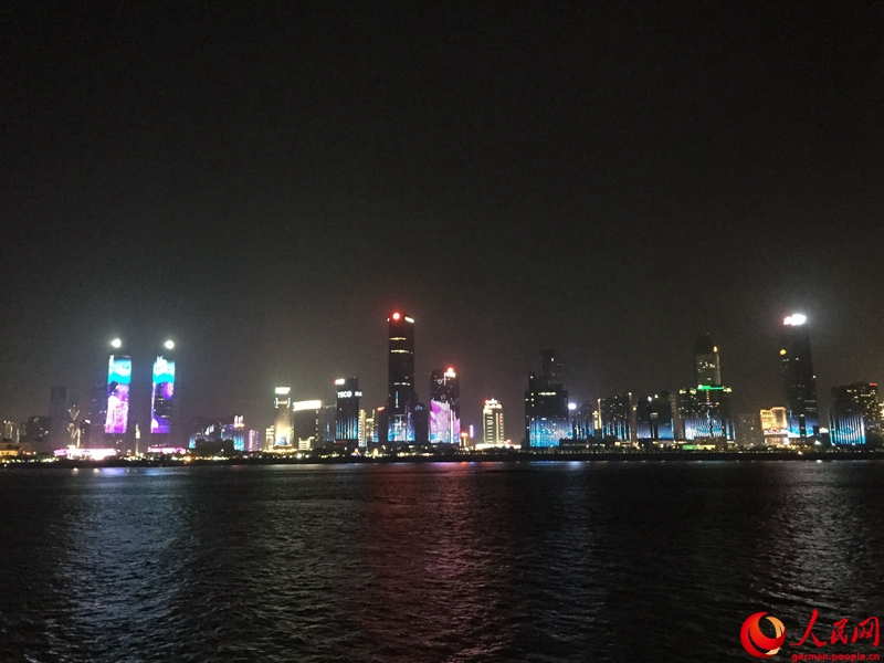 Aus dem Westen des Flusses viel Neues