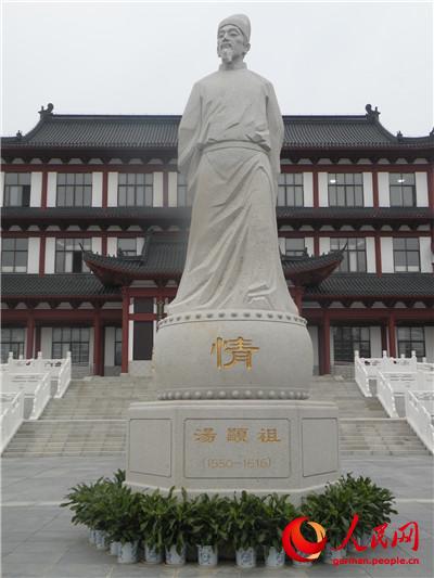 über die Bambusbrücke zum Traumsee