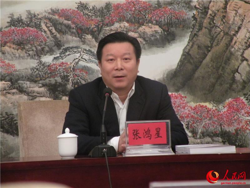 über die Bambusbrücke zum Traumsee