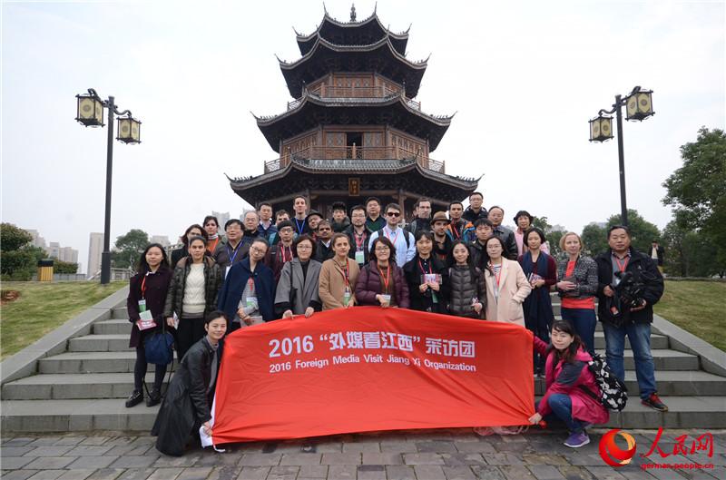 über die Bambusbrücke zum Traumsee