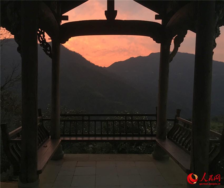 über den Berg – Malerisches China im Kreis Wuyuan