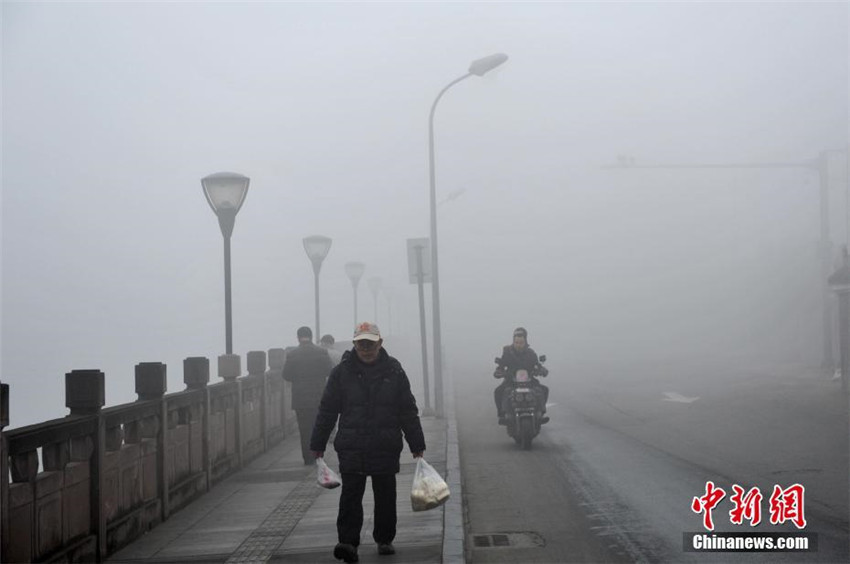 Dichter Nebel in Chengdu
