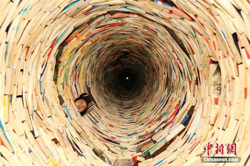 Bücher-Brunnen in einem Café Xi′ans