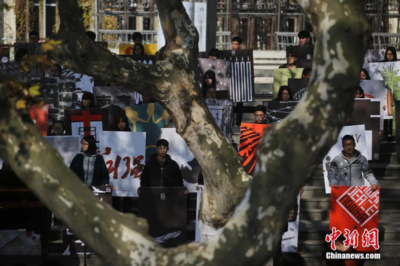 Antikriegsplakate zum Gedenken an das Nanjing-Massaker