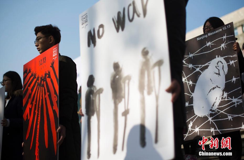 Antikriegsplakate zum Gedenken an das Nanjing-Massaker